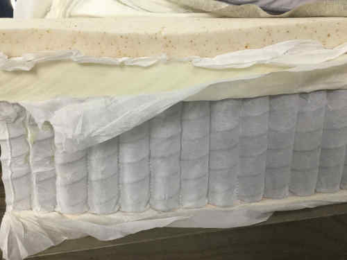 Les couches de latex offre une surface sèche et sans transpiration
