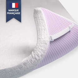 Surmatelas en mousse à mémoire de forme enrichi en extrait de lavande, favorisant un sommeil apaisant et une meilleure régulation thermique.