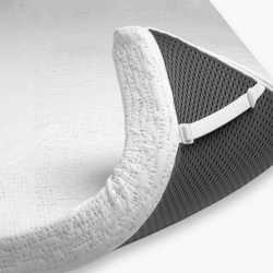 Surmatelas Viscosoft Minéral avec infusion de charbon de bambou, conçu pour améliorer la circulation de l’air et réduire les mauvaises odeurs.