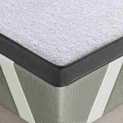 BedStory surmatelas de 7 cm combinant mousse à mémoire de forme, bambou et gel pour un confort optimal et une fraîcheur garantie.